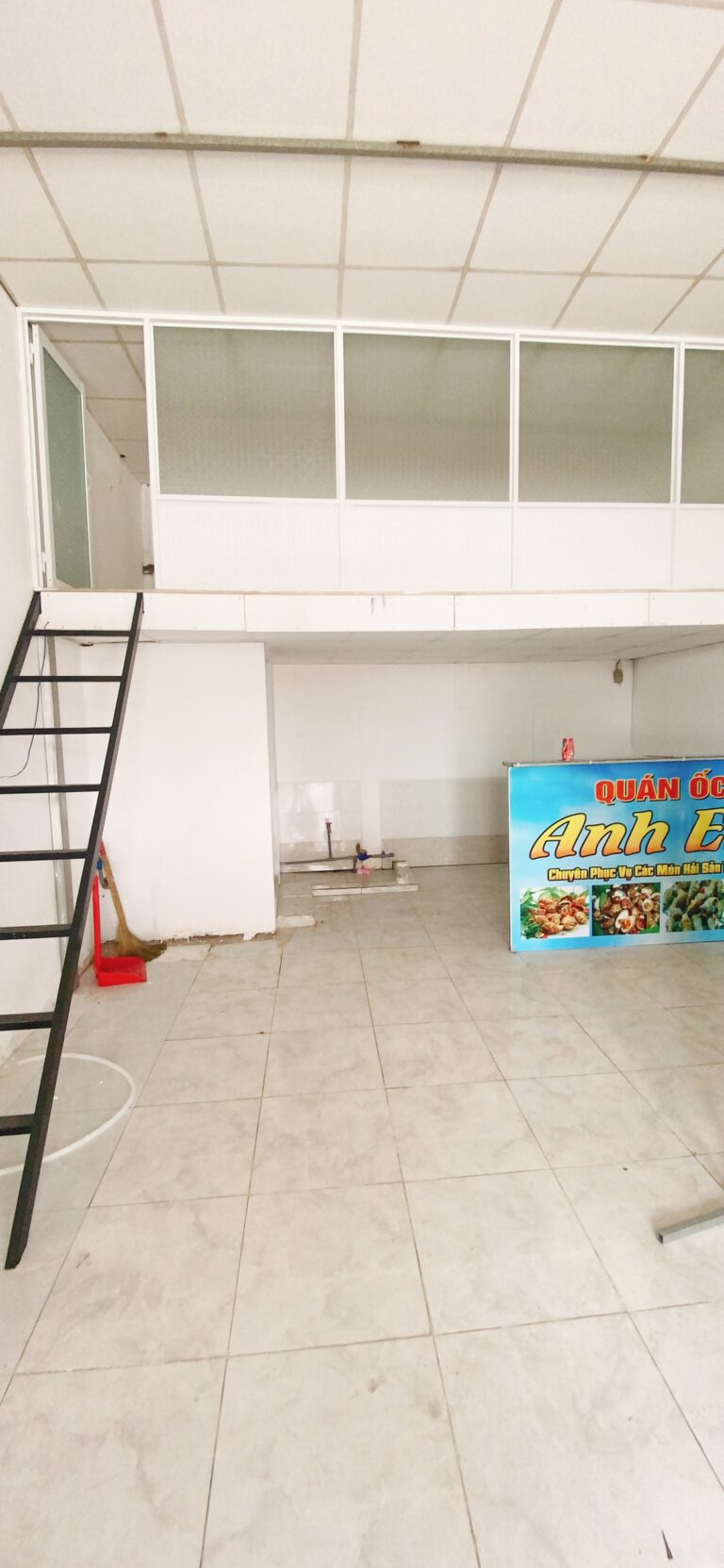 Cho thuê 2 căn nhà trệt lửng liền kề. Mặt tiền Nguyễn Văn Linh. ( ngay vòng xoay Hưng Lợi, dãy Cf REX )