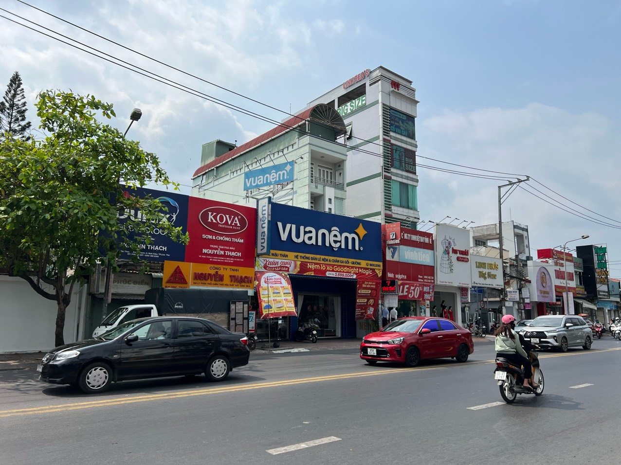 CHO THUÊ NHÀ NGANG 13M 2 LẦU MẶT TIỀN ĐƯỜNG MẬU THÂN
