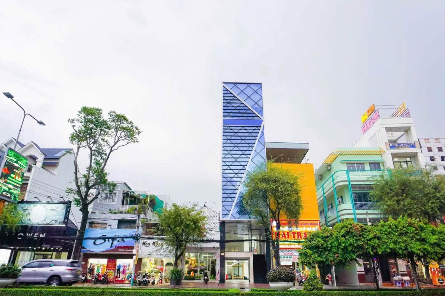 CHO THUÊ TOÀ NHÀ VIP - MẶT TIỀN ĐƯỜNG 30/4 - P. TÂN AN - TP. CẦN THƠ - CÓ THANG MÁY